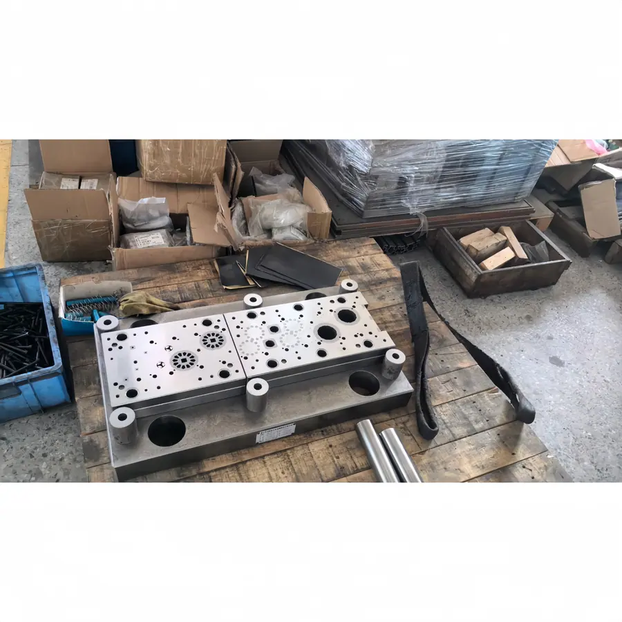 Mold assembly proof inside the JFMOULD toolroom